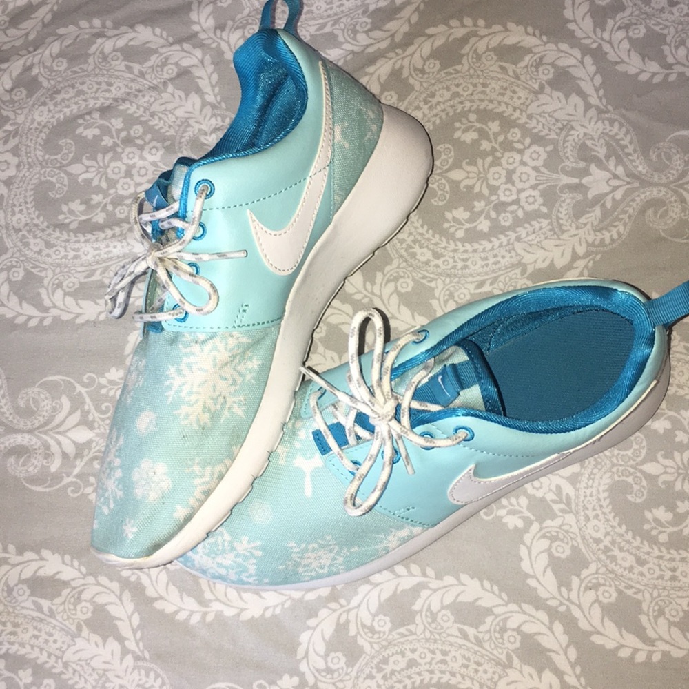 Blue Nike Roshes